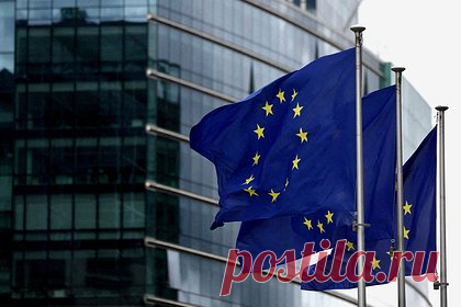 В ЕС задумались о введении должности комиссара по вопросам обороны. В ЕС может появиться должность еврокомиссара по обороне, заявила представитель Еврокомиссии Арианна Подеста. «Новому председателю Еврокомиссии предстоит принимать решение по составу и роли коллегии еврокомиссаров», — сказала она, добавив, что до введения должности за оборону отвечает глава дипломатии ЕС Жозеп Боррель.