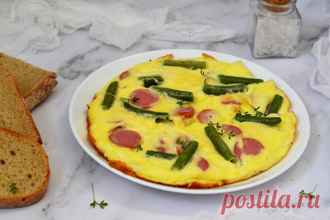 Омлет с сосисками и стручковой фасолью