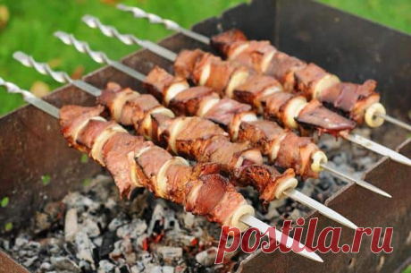 Шашлык из свинины – 10 рецептов маринада, мясо мягкое, сочное, вкусное Здесь лучшие рецепты шашлыка из свинины. 10 рецептов отличного маринада на любой вкус и кошелек. Есть даже экзотические рецепты как замариновать. И полезные советы по выбору и жарки мяса.
