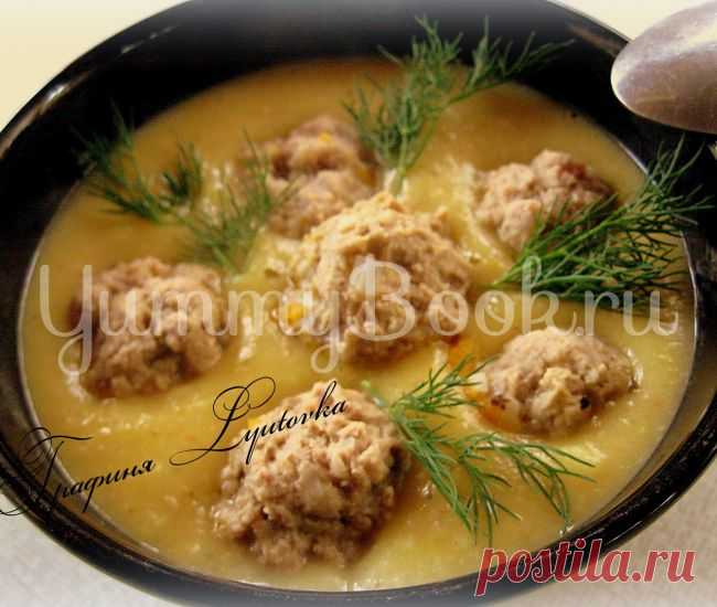 Картофельный суп-пюре с чесночными фрикадельками.