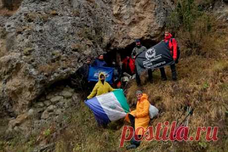 В Чечне нашли семь новых пещер. В горных районах Чечни нашли семь новых пещер и несколько захоронений в гротах. Такое открытие сделали спелеологи Крымского федерального и Чеченского государственного университетов, рассказал преподаватель кафедры землеведения и геоморфологии крымского вуза Геннадий Самохин.
