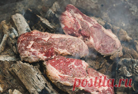 7 способов пожарить потрясающее мясо - Steak Lovers - 9 мая - 43814672534 - Медиаплатформа МирТесен Жареное мясо готовят уже сотни лет и постоянно появляются новые способы и рецепты достичь совершенства. Многие пользуются стандартным способом: сковорода, масло и вперед. Но альтернативные варианты дают большее разнообразие вкуса и могут иногда даже размягнить неважный кусок. К ним-то мы и - 9 мая - 43814672534 - Медиаплатформа МирТесен