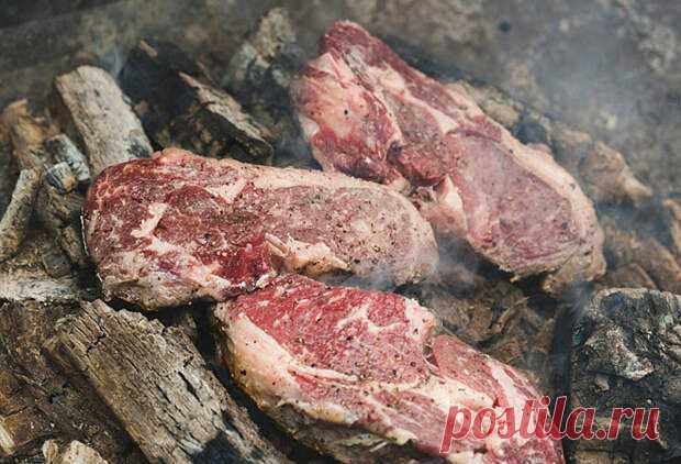 7 способов пожарить потрясающее мясо - Steak Lovers - 9 мая - 43814672534 - Медиаплатформа МирТесен Жареное мясо готовят уже сотни лет и постоянно появляются новые способы и рецепты достичь совершенства. Многие пользуются стандартным способом: сковорода, масло и вперед. Но альтернативные варианты дают большее разнообразие вкуса и могут иногда даже размягнить неважный кусок. К ним-то мы и - 9 мая - 43814672534 - Медиаплатформа МирТесен