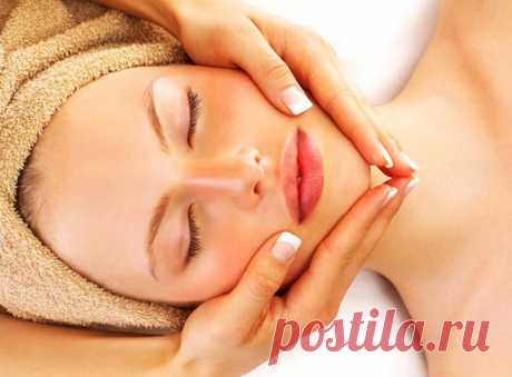 Секреты вашей молодости. Аюрведический уход за кожей Простое правило, соблюдая которое, вы сможете сохранить молодость: Не наносите на лицо ничего, что не могли бы съесть!