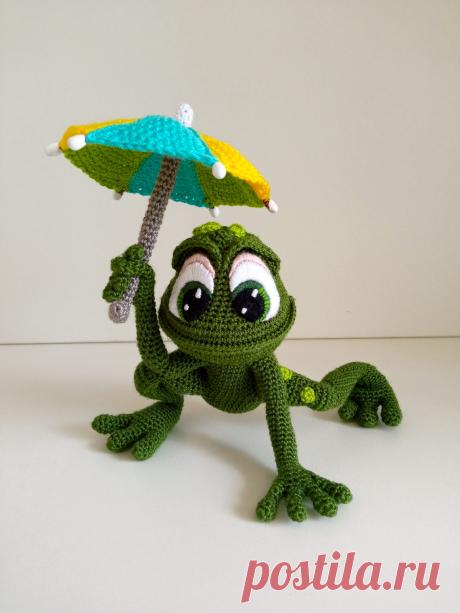PDF Лягушонок крючком. FREE crochet pattern; Аmigurumi toy patterns. Амигуруми схемы и описания на русском. Вязаные игрушки и поделки своими руками #amimore - маленький лягушонок, забавные лягушки.