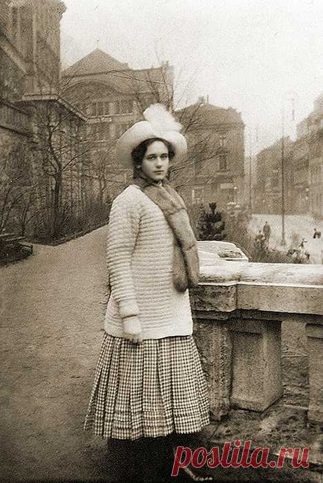 Г. Пройсинене (Пройс) : "Я родилась в Кёнигсберге 15 марта 1921 г. и этот город, мою родину, никогда не покидала".