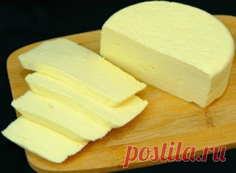 СЫР в домашних условиях приготовить по этому рецепту очень просто. 
Нужны всего 3 продукта и буквально 10 минут. Получается очень мягкий 
и нежный домашний сыр с кремовой тающей текстурой. Сравнивать его 
с магазинным не вижу смысла, у него свой вкус и упрощенная технология 
приготовления🧀Ингредиенты