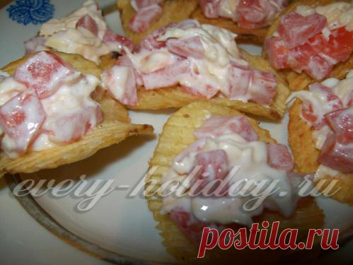 Закуска на чипсах