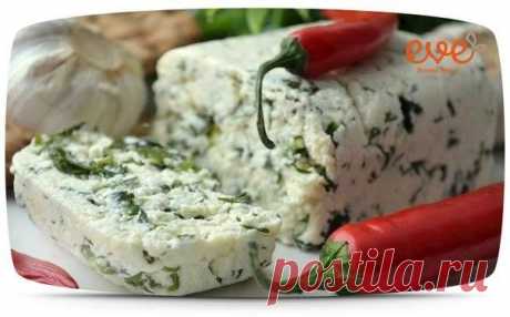 Домашний сыр с зеленью и тмином