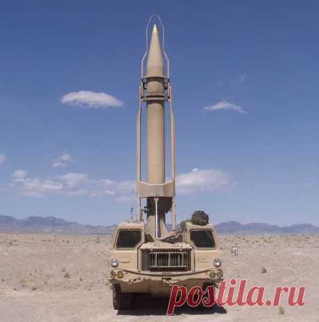 Советская жидкостная баллистическая ракета Р-17, или SS-1c Scud B по классификации НАТО с пусковой установкой   9П117 на четырёхосном самоходном шасси МАЗ-543П