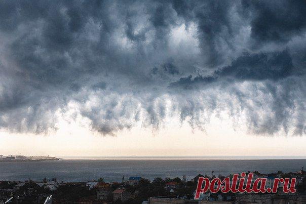 Мощный разорванный шкваловый ворот в Севастополе (Крым) (11.06.2015) / Социальная погода