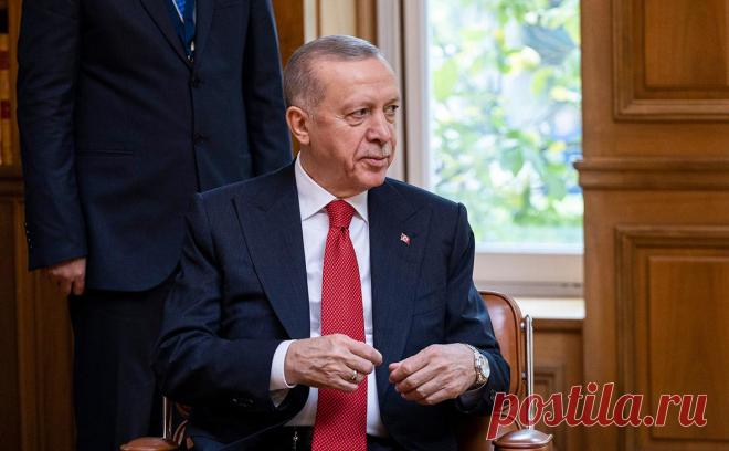 Эрдоган стал «Почетным старейшиной Туркмении». Глава Туркменистана Сердар Бердымухамедов присвоил президенту Турции Реджепу Тайипу Эрдогану звание «Почетный старейшина Туркменистана», сообщает государственное агентство «Тукменистан сегодня».