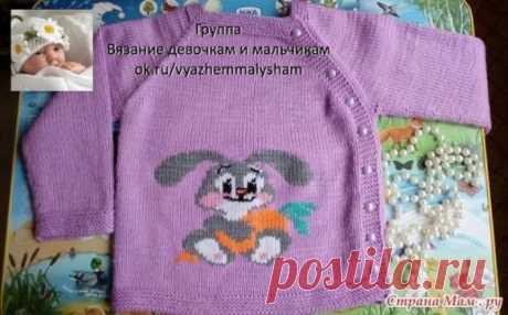 Кофточка реглан с вышивкой для принцесс Вязала из пряжи Alize Baby Wool цвет № 672 в две ниточки. Реглан сверху ( подсказали, что при необходимости можно довязать и рукава и длину). На все ушло 7 моточков по 50 грамм. Вязала на 3-3,5 лет, ОШ - 30 см, ОТ - 55 см. Набирала 85 петель, РЛ по 2 петли. Сначала вязала платочной вязкой 11 рядов, в 12- ом начала вывязывать РЛ и перешла на лицевую гладь. И вязала до длины РЛ 16 см, делая дырочки для пуговиц в каждом 14-ом ряду. Потом петли рукавов перенес