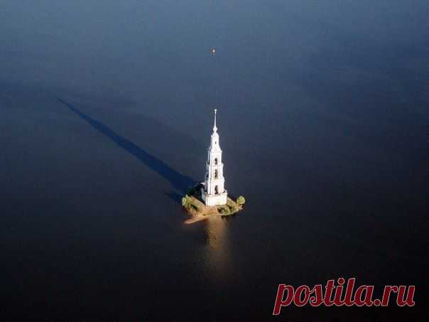 Затопленный храм в Калязине