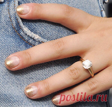 Paintbox on Instagram: “This week’s Nails of New York highlights founder of Sophie Milrom, founder of the cult green-juice popsicle brand @eatpops. Check out the blog to hear about her eureka moment to launch the brand and how manicures help her feel more composed, even when life’s a mess.”