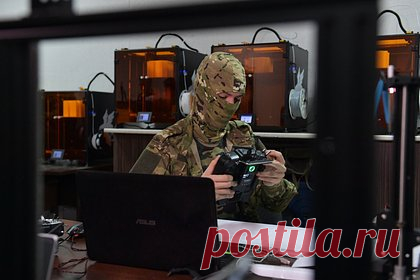 Стало известно о модификации российских «Гераней». На российские БПЛА «Герань» установили реактивные двигатели, что значительно повысило их эффективность. В начале СВО на «Герани» ставились электрические двигатели или двигатели внутреннего сгорания мощностью около 50 лошадиных сил. При этом боевой заряд беспилотника составлял от одного до трех килограммов.