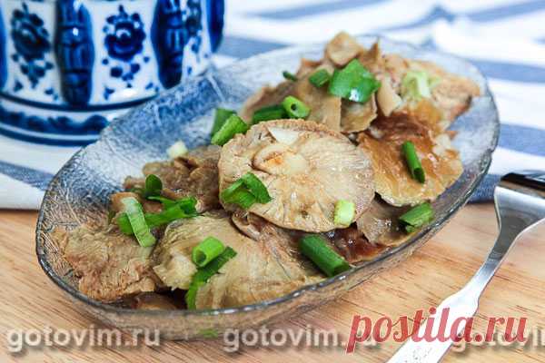 Соленые дуплянки. Рецепт с фото Дуплянки, как и грузди, относятся к одному роду - к млечникам. И, как и грузди, дуплянки надо замачивать в воде илии отваривать перед засолкой. Придется повозиться, но зато зимой вас порадует баночка хрустящих соленых грибов, которые можно добавлять в салаты или есть просто так, приправив ароматным маслом.