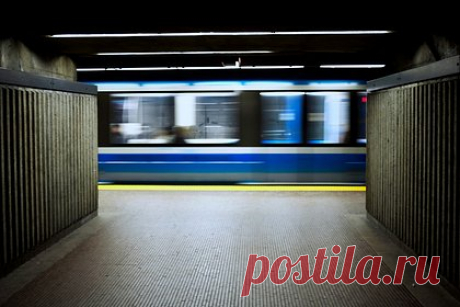 В метро Нью-Йорка произошла стрельба. Девочка-подросток погибла в результате стрельбы в поезде нью-йоркского метро. Стрельба произошла в понедельник, 12 февраля, около 16:40 — 00:40 вторника по Москве. В районе станции «Маунт-Иден» в Бронксе в одном из вагонов возникла перепалка, в результате которой неизвестный открыл огонь, передает New York Post.