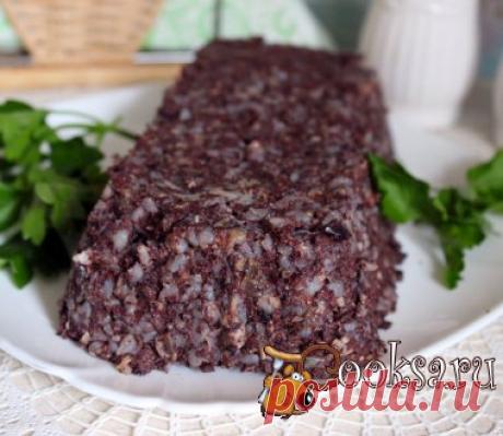 Кашанка с гречкой Хочу предложить вам попробовать приготовить довольно необычную, несколько брутальную холодную закуску из свиной крови и гречневой крупы- кашанку с гречкой. Это блюдо очень похоже по вкусу на кровяную колбасу и если вы ее любите, то и оно вам придется по вкусу. Готовится кашанка довольно просто, она очень сытная и скорее всего, больше понравится мужчинам. Крупа гречневая (варочные пакетики) — 2 шт; Кровь свиная — 450 г; Лук репчатый (крупная луковица) — 1 шт; Сало свежее — 250…