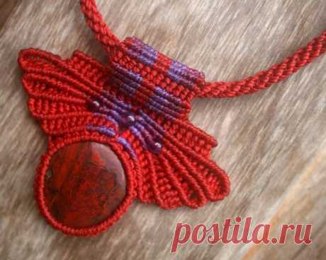 (11) Queen of Hearts Red Cuprite Macrame Necklace | Дама Червей, Королев и Макраме Ожерелье