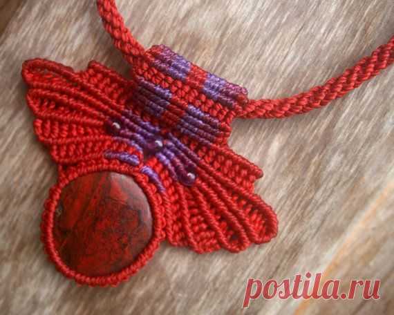 (11) Queen of Hearts Red Cuprite Macrame Necklace | Дама Червей, Королев и Макраме Ожерелье