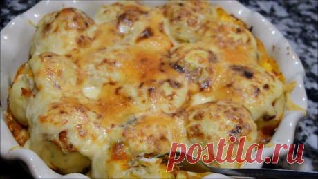 Необычная мясная запеканка к ужину под соусом бешамель