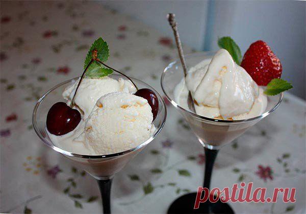 Домашнее мороженое, вкус советского пломбира

Ингредиенты:

Сахар – 2 стакана
Молоко – 1 литр
Масло сливочное – 100 гр
Крахмал – 1 ч.л.
Желтки яичные – 5 шт

Приготовление: