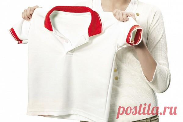 Как легко вывести желтые пятна с одежды Попробуйте этот рецепт, и вы вернете вашим вещам первозданную белизну. Желтые пятна на белой футболке, блузке или рубашке могут испортить вашу любимую вещь. Чем же вызвано появление этих пятен? Следы в зоне подмышек появляются из-за того, что дезодоранты вступают в химическую реакцию с солями, содержащимися в самом поту. Популярное: Если не избавишься от этих привычек — […]