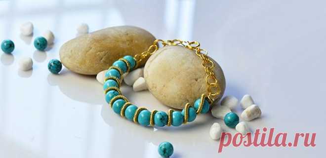Turquoise Bead Bracelet - How to Make a Handmade Turquoise Bracelet with Golden Wire - Pandahall.com