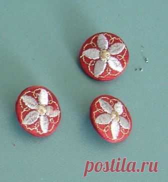 Декоративные вышитые пуговицы