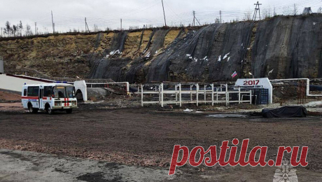В Якутии мужчина погиб в шахте при обрушении породы. В Якутии мужчина погиб при обрушении шахты &quot;Восточная Денисовская&quot; в Нерюнгринском районе. Об этом сообщило МЧС в своем Telegram-канале. &quot;Тело горнорабочего извлекли сотрудники Военизированной горноспасательной части МЧС ...