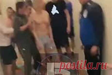 Появилось видео массовой драки футболистов российского и украинского клубов. В сети появилось видео массовой драки с участием футболистов ярославского «Шинника» и украинского «Миная» в гостинице в Турции. На ролике запечатлен конфликт двух групп мужчин в спортивной форме. «Как казаки москалей гоняли! Или &quot;Минай&quot; щемит русский &quot;Шинник&quot;», — говорится в описании к ролику.
