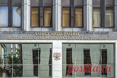 Российский сенатор ответил на обвинения США по ДСНВ. Член комитета Совфеда по международным делам Сергей Цеков ответил на обвинения США в нарушении Россией Договора о стратегических наступательных вооружениях (ДСНВ). Заявления американской стороны часто являются лживыми и неправдивыми. «Они, в общем, практически отказались от политики разрядки», — констатировал он.