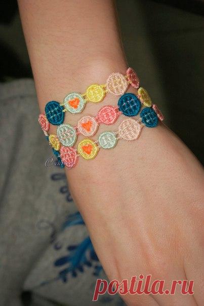 Необычный комплект браслетов.
Красивое сочетание цветов

Экологически чистые материалы,
не вызывают аллергии.

Прошли термическую обработку.