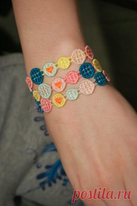 Необычный комплект браслетов.
Красивое сочетание цветов

Экологически чистые материалы,
не вызывают аллергии.

Прошли термическую обработку.