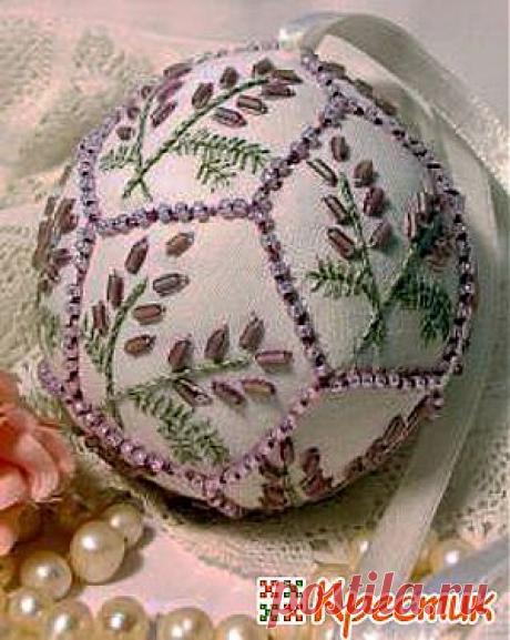 Вышитая кривулька: шарик из 12 пятиугольников