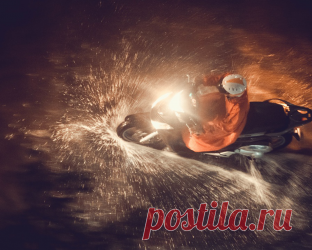 Пять ключей к мастерству в любом деле. Ключ 3. Умение подчиняться
Мужество мастера измеряется его способностью подчиняться. Это означает умение подчиняться учителю и требованиям того дела, которому вы себя посвятили. И это требует способности время от времени отступать от уровня своего с трудом приобретенного навыка для того, чтобы достичь другого или более высокого уровня. На ранних этапах обучения любому серьезному делу у человека возникает ощущение, что он глупец. Почти...