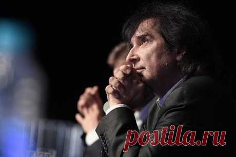 Популярный в 90-е годы российский певец стал свидетелем по делу о хищении. Популярный в 90-е годы певец Кай Метов проходит свидетелем обвинения по уголовному делу о хищении 200 миллионов рублей. В совершении преступления обвиняется бывший деловой партнер артиста — риелтор Елена Филиппова. Они вместе были владельцами строительной компании. Метов познакомился с ней на гастролях.