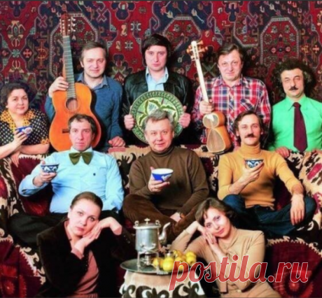 Ирина Якушенко, Сергей Никитин, Вениамин Смехов, Виктор Берковский, Эдуард Шахназарян, Сергей Юрский, Олег Табаков, Леонид Филатов, Наталья Тенякова (жена С.Юрского) и Татьяна Никитина (жена С.Никитина).  | И Сонина - Редкий кадр | OK.RU