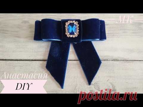 Брошь-галстук из бархатной ленты/ Velvet ribbon tie brooch