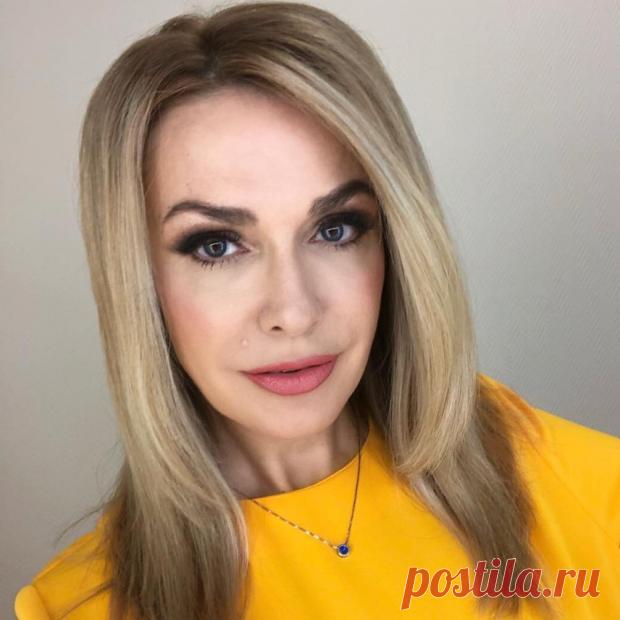 Ольга Сумская с супругом в интересном настроении прогулялись по Дерибасовской