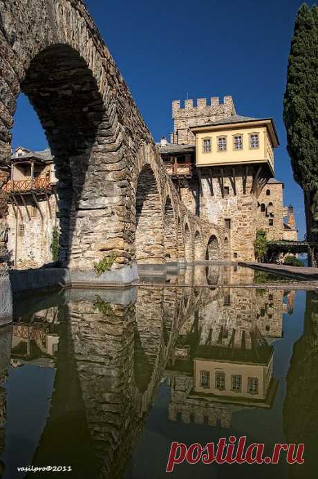 Monastery Stavronikita, Halkidiki, Greece  |  Pinterest • Всемирный каталог идей
