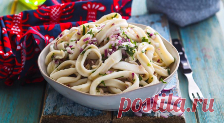 Салат из кальмаров с крымским луком, пошаговый рецепт с фото