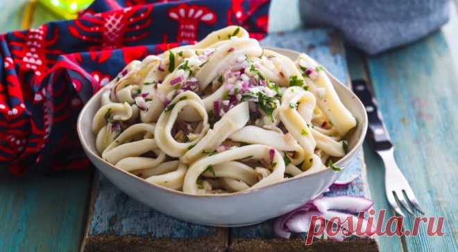 Салат из кальмаров с крымским луком, пошаговый рецепт с фото