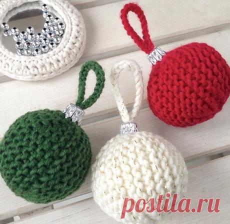 Запись Татьяны Давыдовой Новогодние игрушки, елочные шарики спицамиАвтор описания Анна Ломакина.