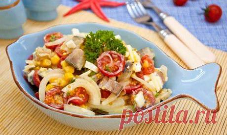 Салат с копчёной скумбрией и кукурузой, фото рецепт