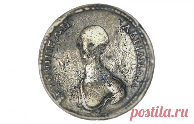 Свидетельства о пришельцах на монетах 
Древняя монета была обнаружена на юге Египта в 2016 году при проведении ремонтных работ в старинном здании. Согласно сообщениям, на монете изображено то, что многие посчитали главой внеземных существ…