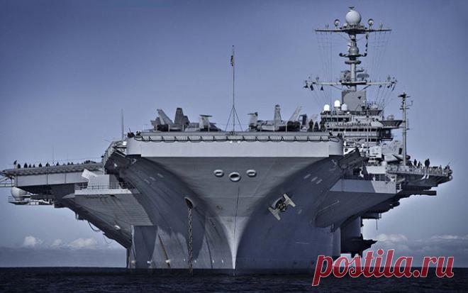 Экскурсия на авианосец «Джордж Буш» (34 фото) Самое большое военное судно в мире. Его строительство началось в 2003 году и обошлось в американским налогоплательщикам в 6,5 миллиардов долларов.