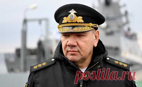 У ВМФ сменился командующий. Смену командующего ВМФ России подтвердили на церемонии в честь Дня моряков-подводников. Им стал адмирал Моисеев, который ранее командовал Северным флотом