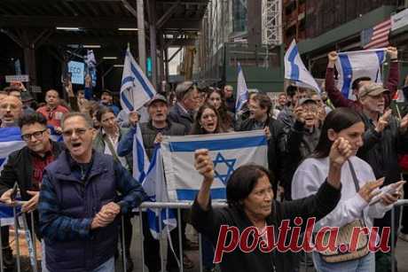 В США назвали главную ошибку разведки Израиля. Бывший американский разведчик Скотт Риттер назвал одной из главных ошибок разведки Израиля, оказавшейся неспособной предсказать атаку «Исламского движения сопротивления» (ХАМАС), увлечение искусственным интеллектом. По его мнению, ХАМАС смог взять под контроль поток информации, собираемый Израилем.